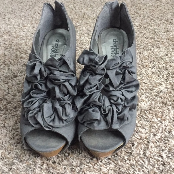 Charlotte Russe Size 8 gray heels - Picture 3 of 3